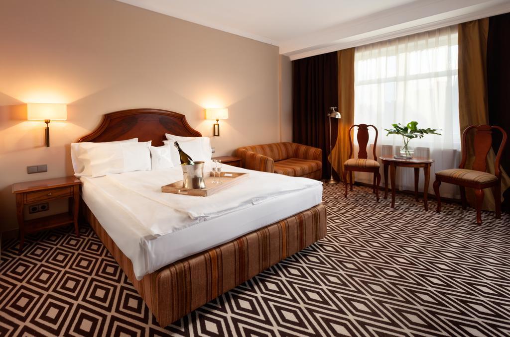Hotel Rejs أوستكا المظهر الخارجي الصورة