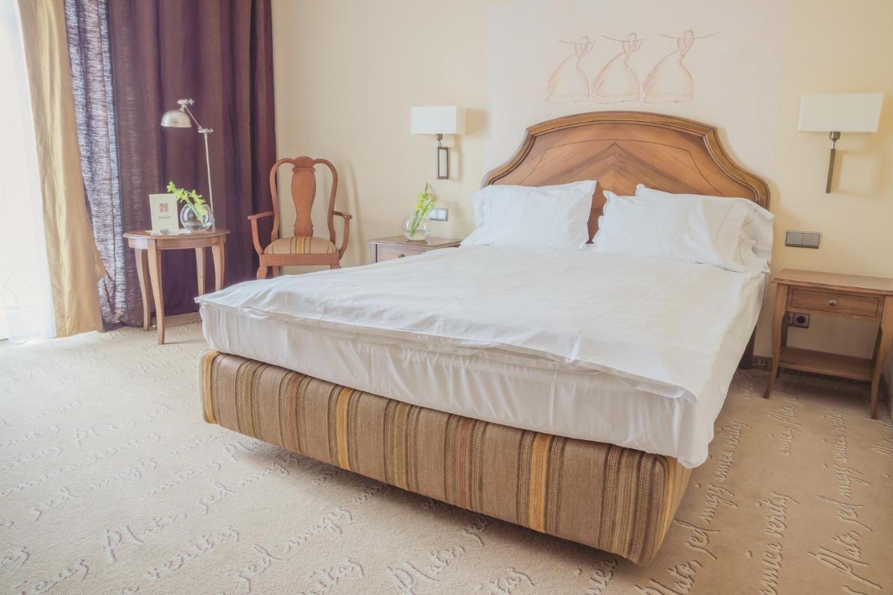 Hotel Rejs أوستكا الغرفة الصورة